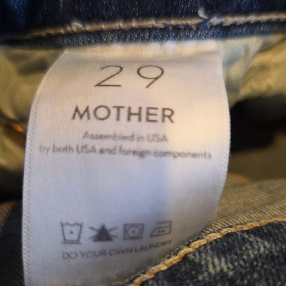 MOTHER The Weekender Fray Jeans in Walking On Coals - Picture 10 of 10